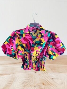 18 Centimeters colorful Pop-Art cropped blouse Sz S